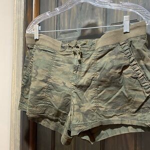 a.n.a size 10 camo shorts